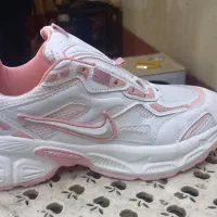 یک جفت نایک سایز40 نونو