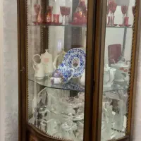 ویترین شیشه ای
