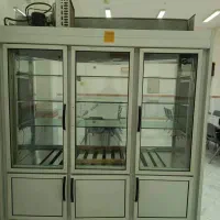 یخچچال ویترینی تمیز و سالم