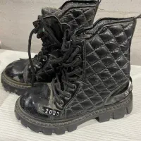 کفش دست دوم فروشی