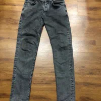 لباسها شامل شلواز لی مردونه ، بلوز زنونه ، مانتو و