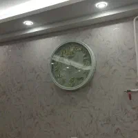 ساعت دیواری کاملا سالم