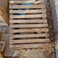 مقداری وسایل چوبی پرندگان