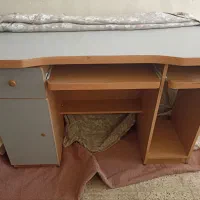 میز کامپیوتر کاملا سالم