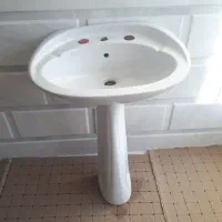 روشویی  چینی همراه پایه مارک گلسار .سالم وبدون ترک