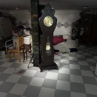ساعت دیواری ایستاده