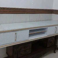 زیر تلویزیون.اگر خریدار باشید قادر ب سازش هستم