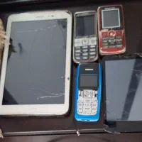 تعدادی گوشی و تبلت