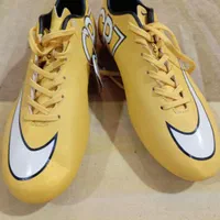 کفش کتانی استوک فوتبال اورجینال cr7|کیف، کفش، کمربند|تهران, جمال‌زاده|دیوار