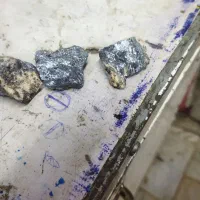 سنگ بسیار زیبا قشنگ ۳ عدد نمی دونم چی هستش جنسش