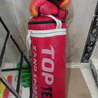 کیسه بوکس با دستکش