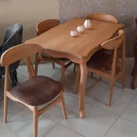 رنگ کاری و رویه کوبی مبلمان و میز ناهار خوری