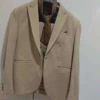 کت و شلوار وجلیقه و کربات