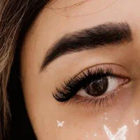 اکستنشن مژه و کاشت هیدن و لیفت ابرو و مژه