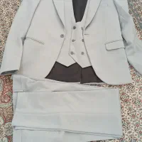 کت و شلوار و تعدادی چادر رنگی و مشکی