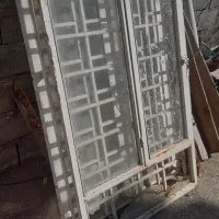 دو عدد پنجره ی آهنی