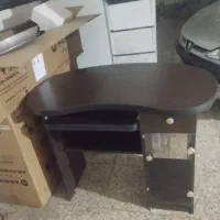 میز کامپیوتر در حد نو