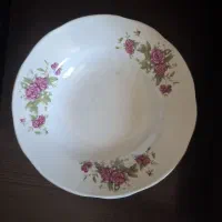 بشقاب گل سرخی|ظروف سرو و پذیرایی|اصفهان, باغ فدک|دیوار