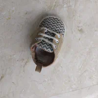 یک لنگه کفش بچه گم شده