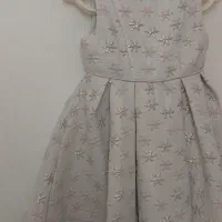 تعدادی پیراهن دخترانه