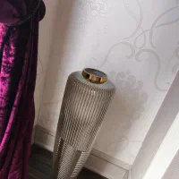 گلدان کنار سالنی