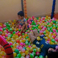 دبستان و مهدی کودک نابغه کوچک