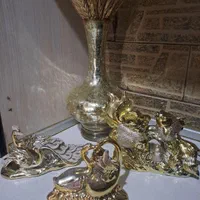 مجسمه ها و گلدون طلایی باهم۳۰۰۰۰۰ تومان