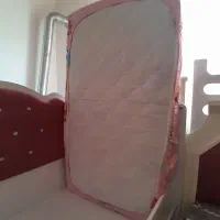 تخت کودک سالم و نو همراه با تشک|تشک تختخواب|تولم شهر, |دیوار