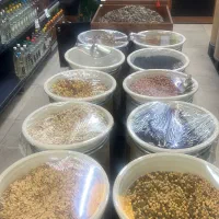 فروشنده ی خشکبار قوی