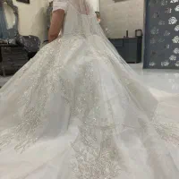 لباس عروس|لباس|مشهد, کوشش|دیوار