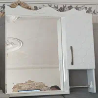آینه ی سرویس بهداشتی