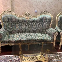 مبلمان سلطنتی۹نفره تمیز همراه ۳میز جلو مبلی