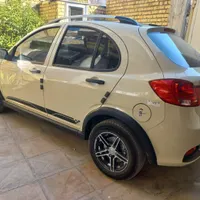 کوییک Rمدل 1402رینگ اسپورت رنگ کرم سقف مشکی