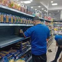 تعدادی نیروی چیدمان آقاجهت فروشگاه مواد غذایی
