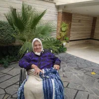 نگهداری از سالمند خانم پوشکی بصورت شبانه‌روزی