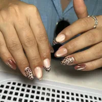 کاشت و ترمیم ناخن با بهترین قیمت