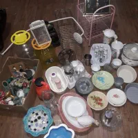 تعدادی وسیله و ظروف ولوازم پختوپز