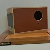 تولیدی لانه عروس هلندی ، اسپری ضد شپش طوطی سانان