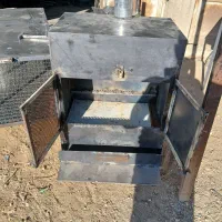 بخاری چوبی و قفس مرغ