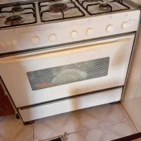 اجاق گاز فر کاملا سالم وبدون عیب