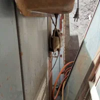 بخاری فن داره ایستاده