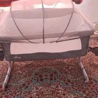 تخت کنار مادر