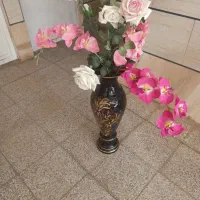 گل و گلدان بزرگ