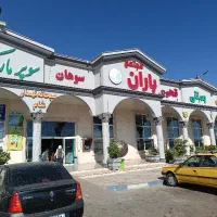 نیروی آشپز فست فود و وسط کار آشپزخانه و خدمات