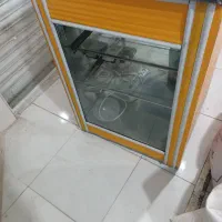 ویترین زیر ترازویی شیشه صاف. دوعدد تابلو