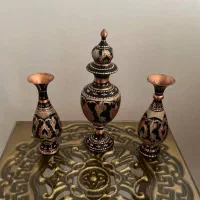 دو عدد گلدون یک عدد جام و سینی مس