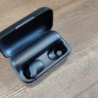 کیس هندزفری هایلو T15 با یه گوشی