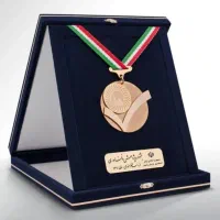 لوح تقدیر با جعبه مخمل و چرم و چوب