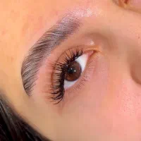 خدمات اکستنشن و لیفت ابرو و مژه