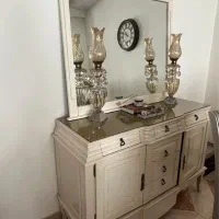 آینه و کنسول وشمعدان